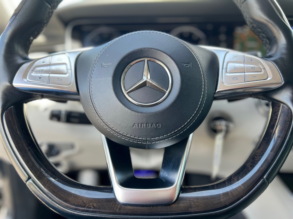 Photo 28 of this MERCEDES-BENZ S-CLASS