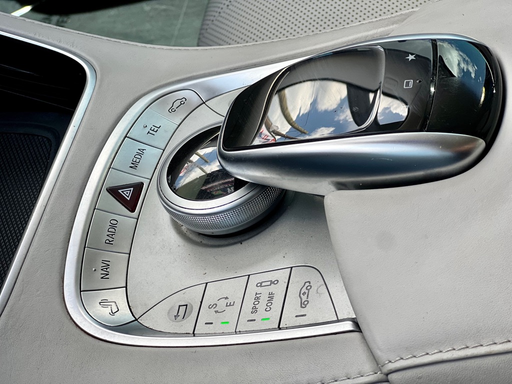 Photo 26 of this MERCEDES-BENZ S-CLASS