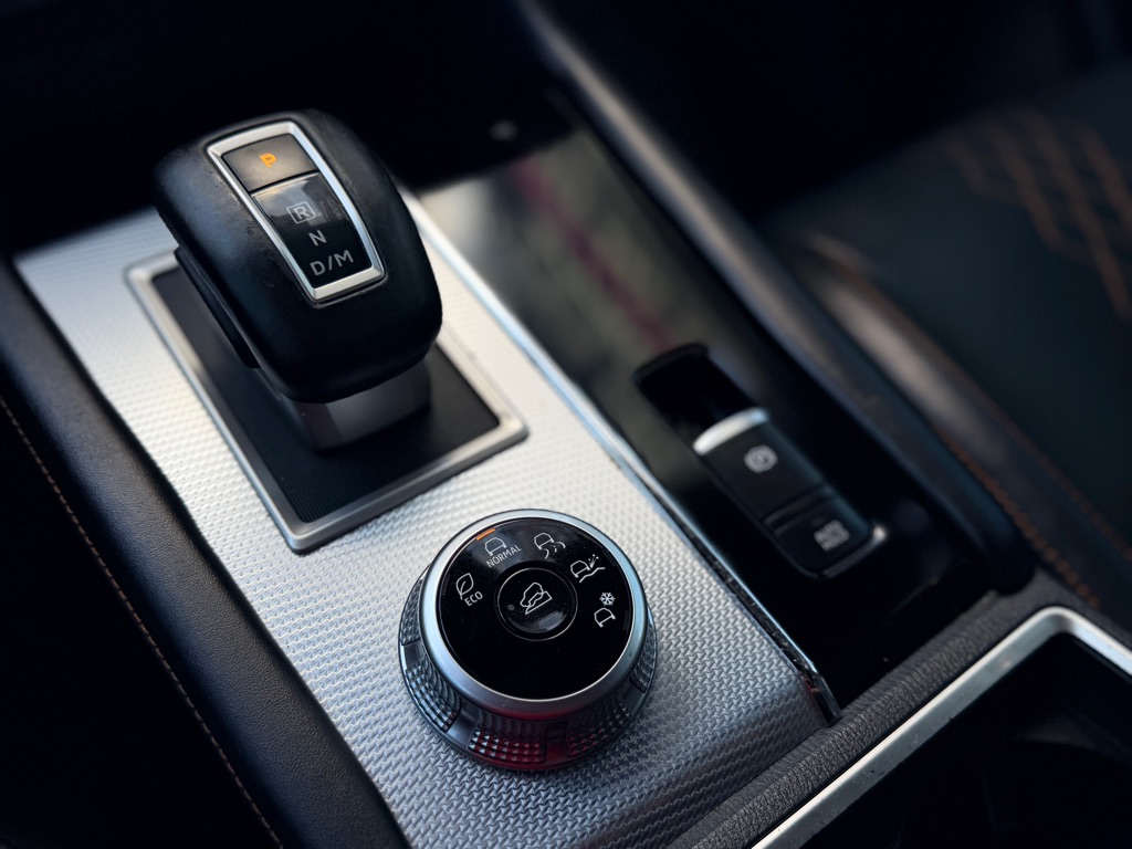Photo 32 of this MITSUBISHI OUTLANDER