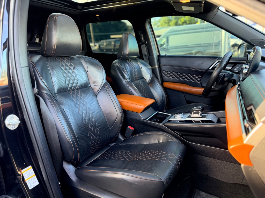 Photo 18 of this MITSUBISHI OUTLANDER
