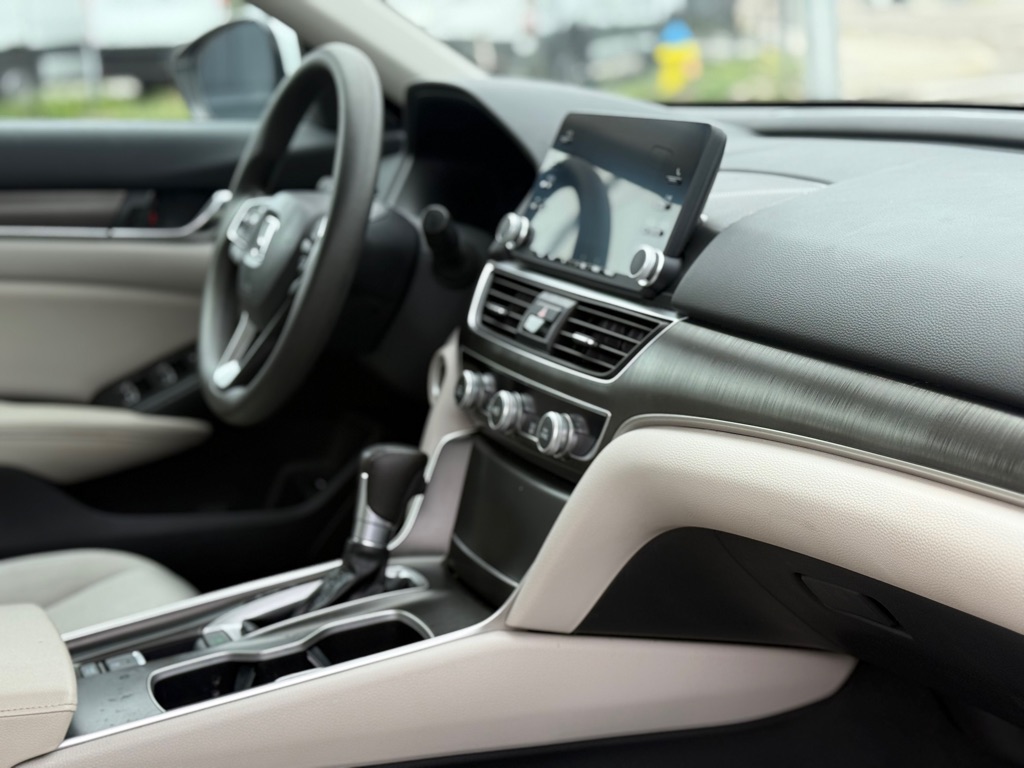 Photo 18 of this HONDA ACCORD