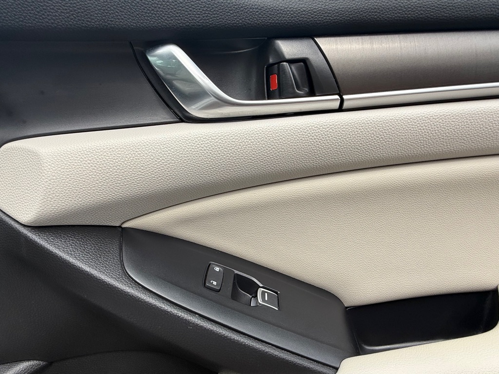Photo 43 of this HONDA ACCORD