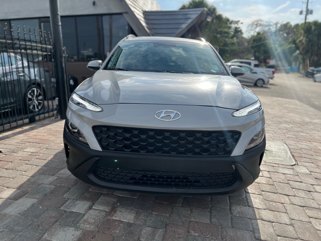 Photo 3 of this HYUNDAI KONA