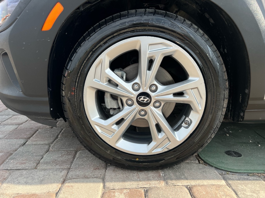 Photo 11 of this HYUNDAI KONA