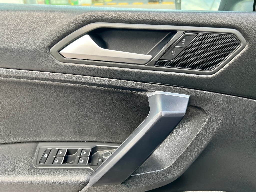 Photo 40 of this VOLKSWAGEN TIGUAN
