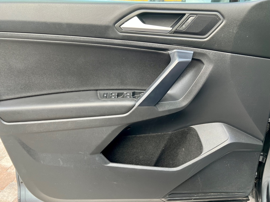 Photo 39 of this VOLKSWAGEN TIGUAN