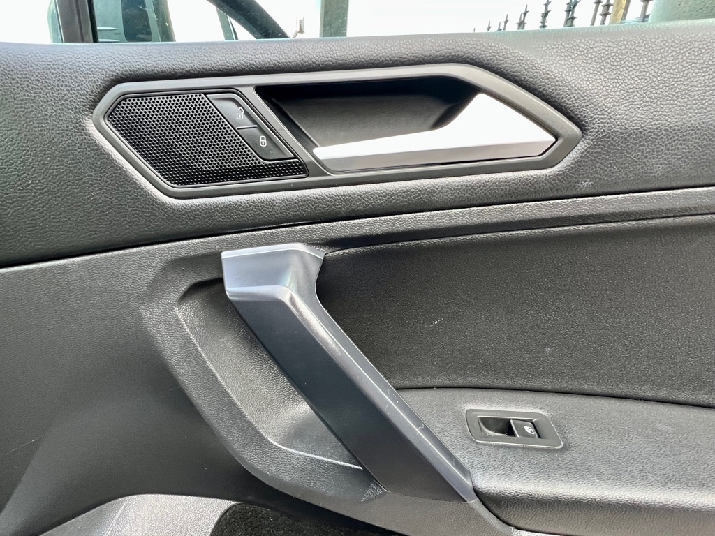 Photo 48 of this VOLKSWAGEN TIGUAN