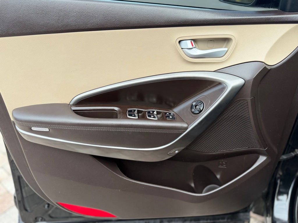 Photo 26 of this HYUNDAI SANTA FE SPORT
