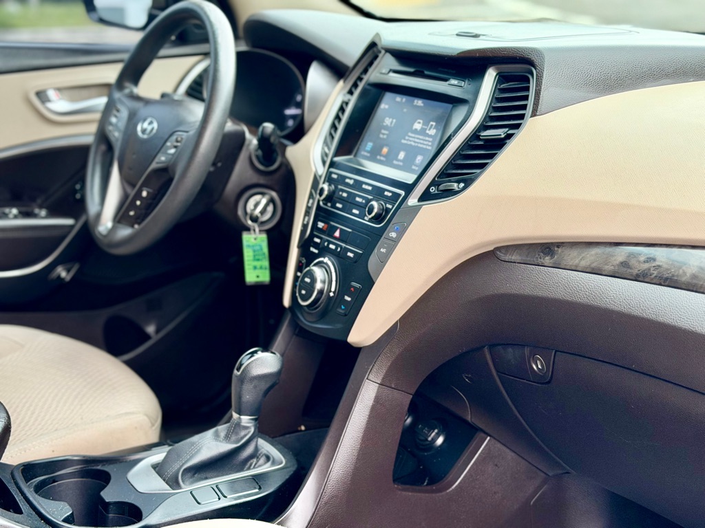 Photo 22 of this HYUNDAI SANTA FE SPORT