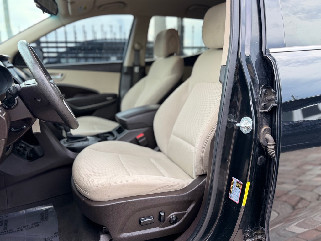 Photo 13 of this HYUNDAI SANTA FE SPORT