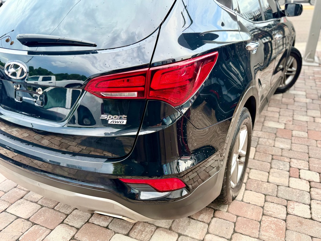 Photo 25 of this HYUNDAI SANTA FE SPORT