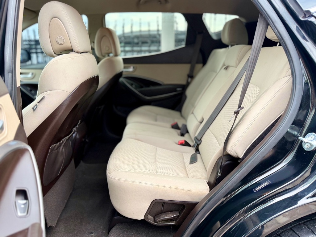 Photo 19 of this HYUNDAI SANTA FE SPORT