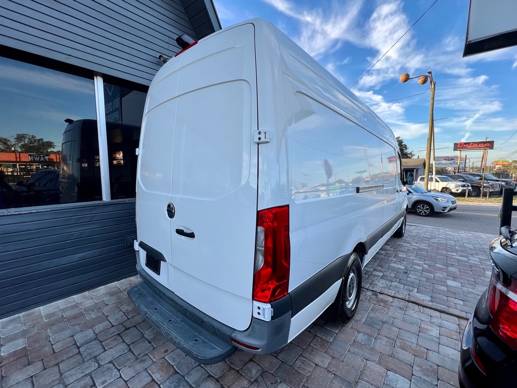 Photo 9 of this FREIGHTLINER SPRINTER