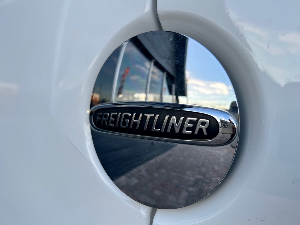 Photo 38 of this FREIGHTLINER SPRINTER