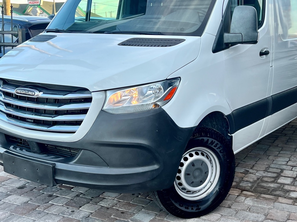 Photo 29 of this FREIGHTLINER SPRINTER