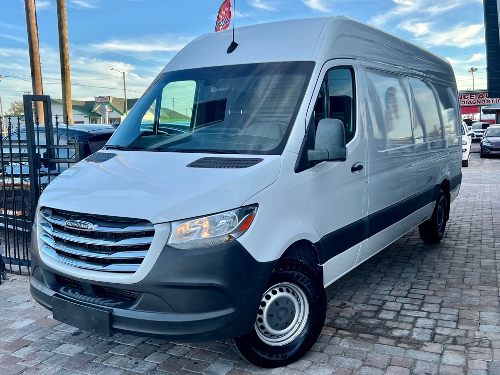 Photo 28 of this FREIGHTLINER SPRINTER