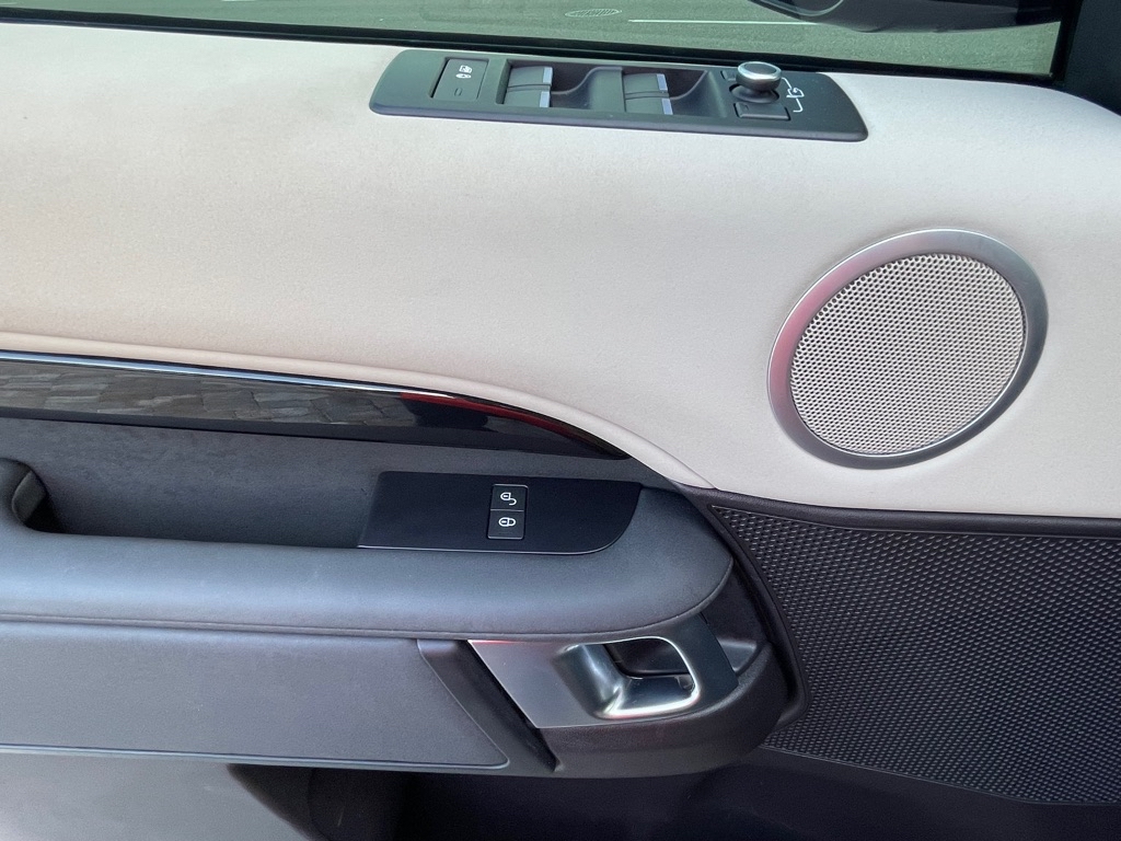 Photo 34 of this LAND ROVER DISCOVERY