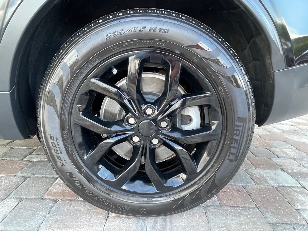 Photo 9 of this LAND ROVER DISCOVERY