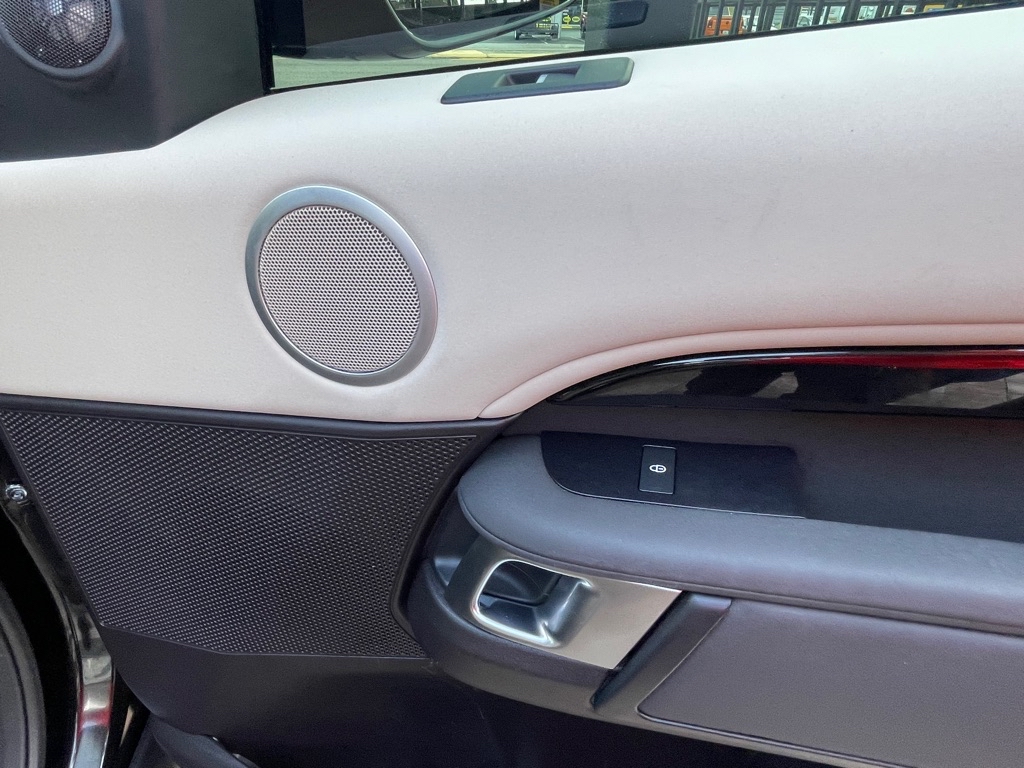 Photo 39 of this LAND ROVER DISCOVERY