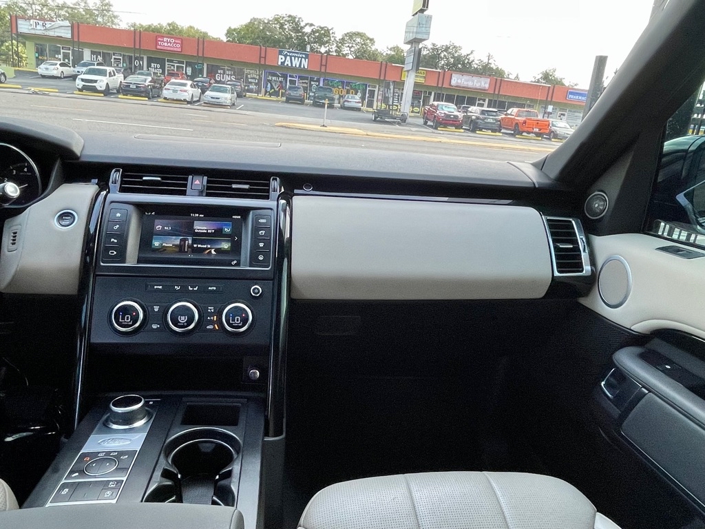 Photo 33 of this LAND ROVER DISCOVERY