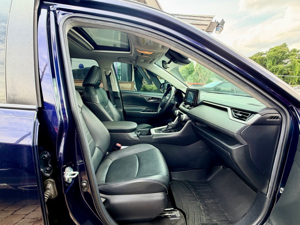 Photo 20 of this TOYOTA RAV4