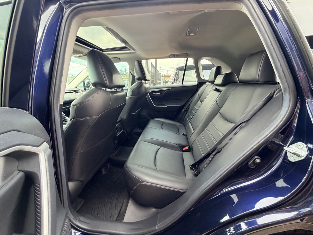 Photo 17 of this TOYOTA RAV4