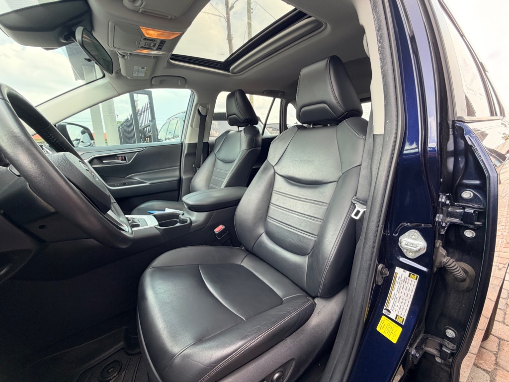 Photo 11 of this TOYOTA RAV4