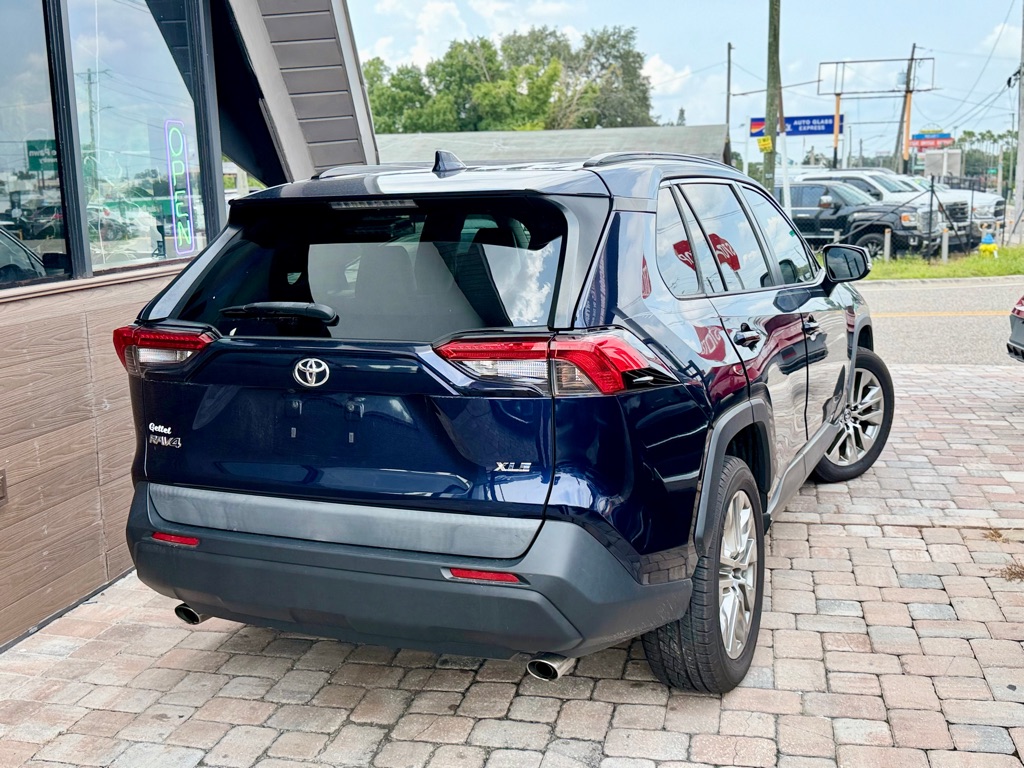 Photo 2 of this TOYOTA RAV4