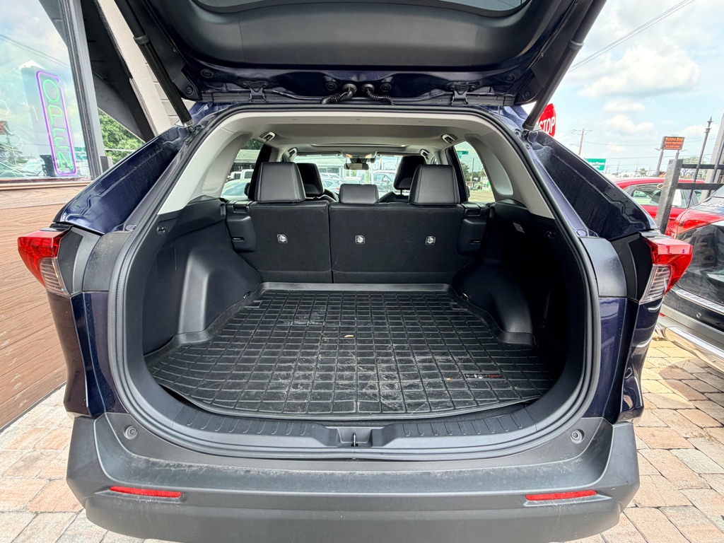 Photo 18 of this TOYOTA RAV4