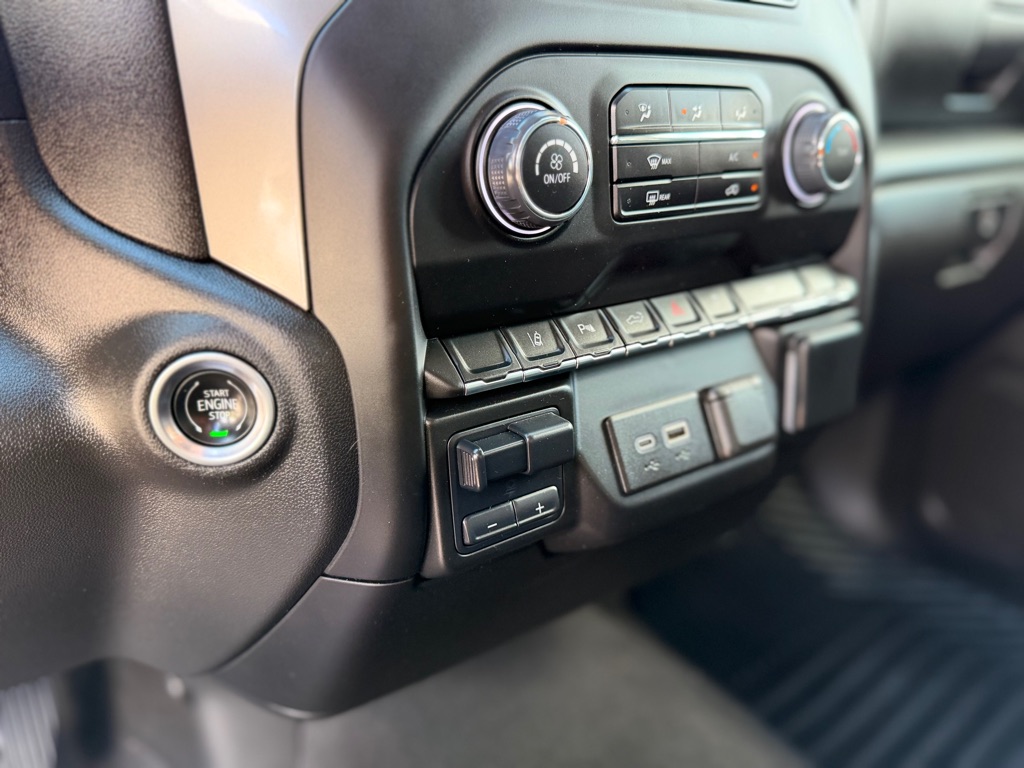 Photo 19 of this CHEVROLET SILVERADO 2500