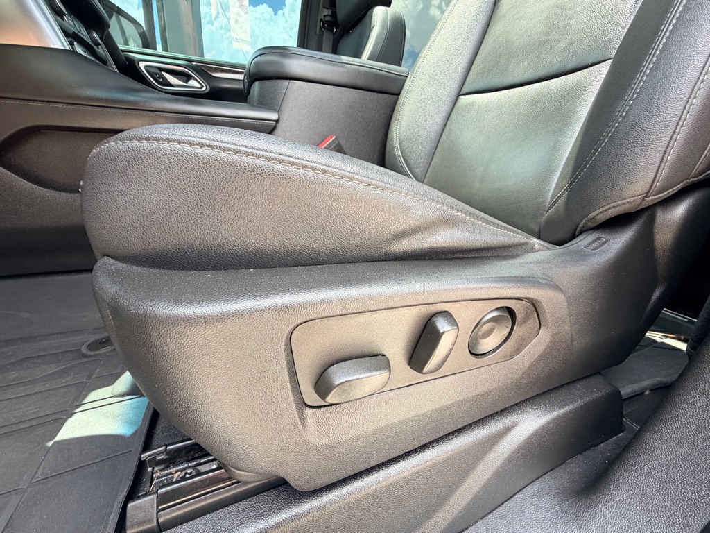 Photo 33 of this CHEVROLET TAHOE