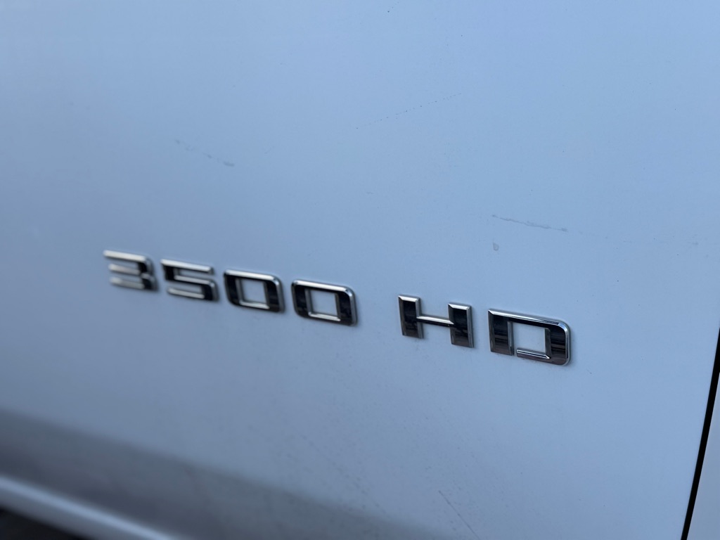 Photo 10 of this CHEVROLET SILVERADO 3500