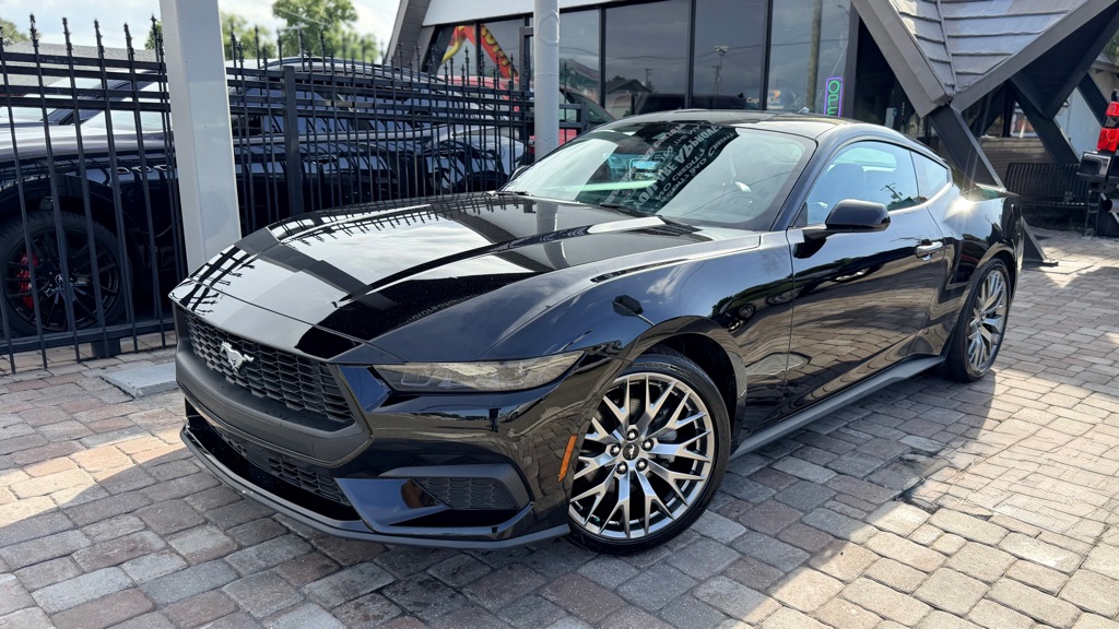 Photo 3 of this FORD MUSTANG