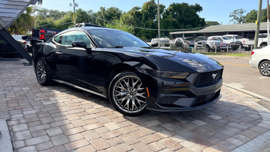 Photo 2 of this FORD MUSTANG