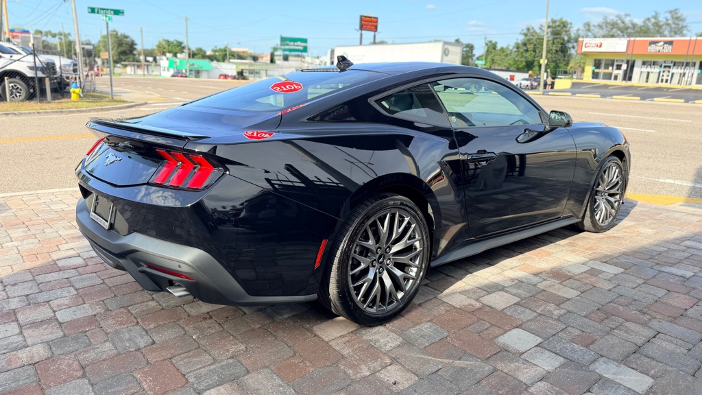 Photo 10 of this FORD MUSTANG