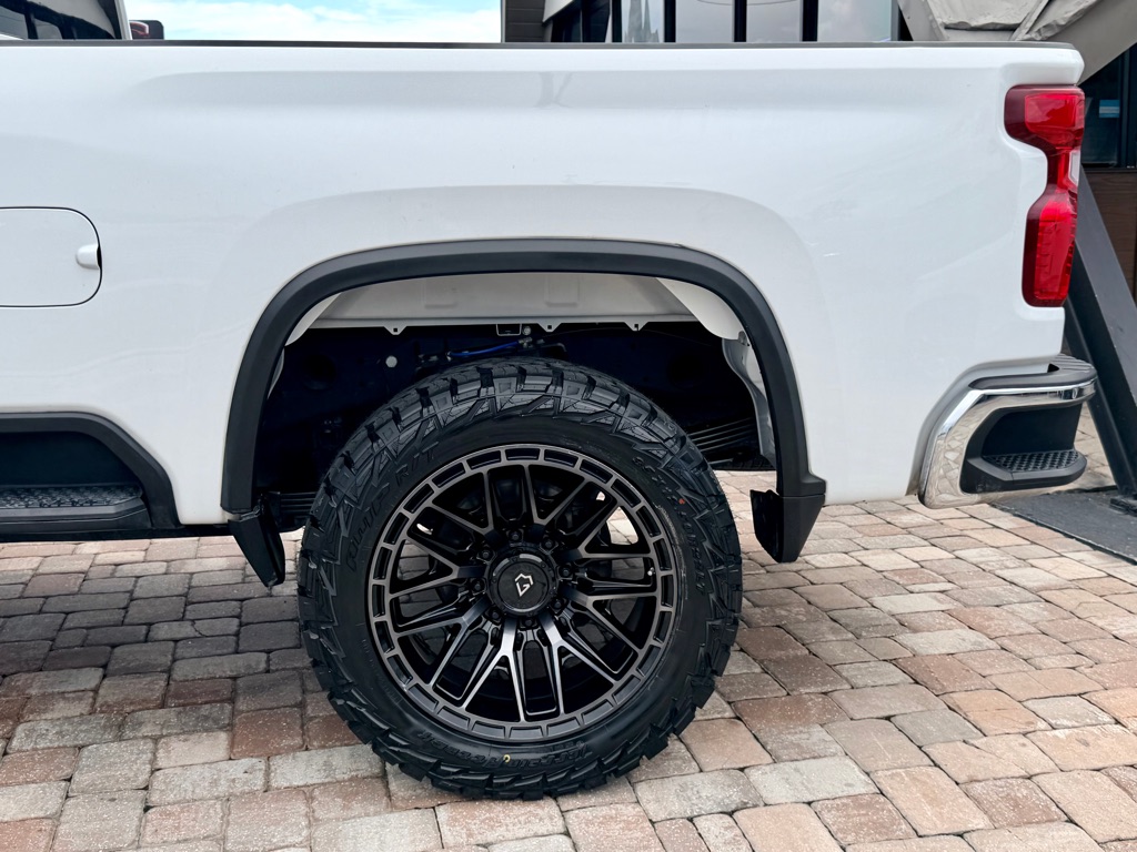 Photo 14 of this CHEVROLET SILVERADO 2500