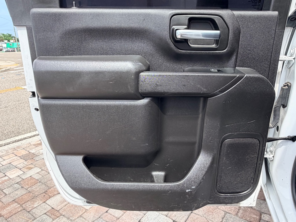 Photo 27 of this CHEVROLET SILVERADO 2500