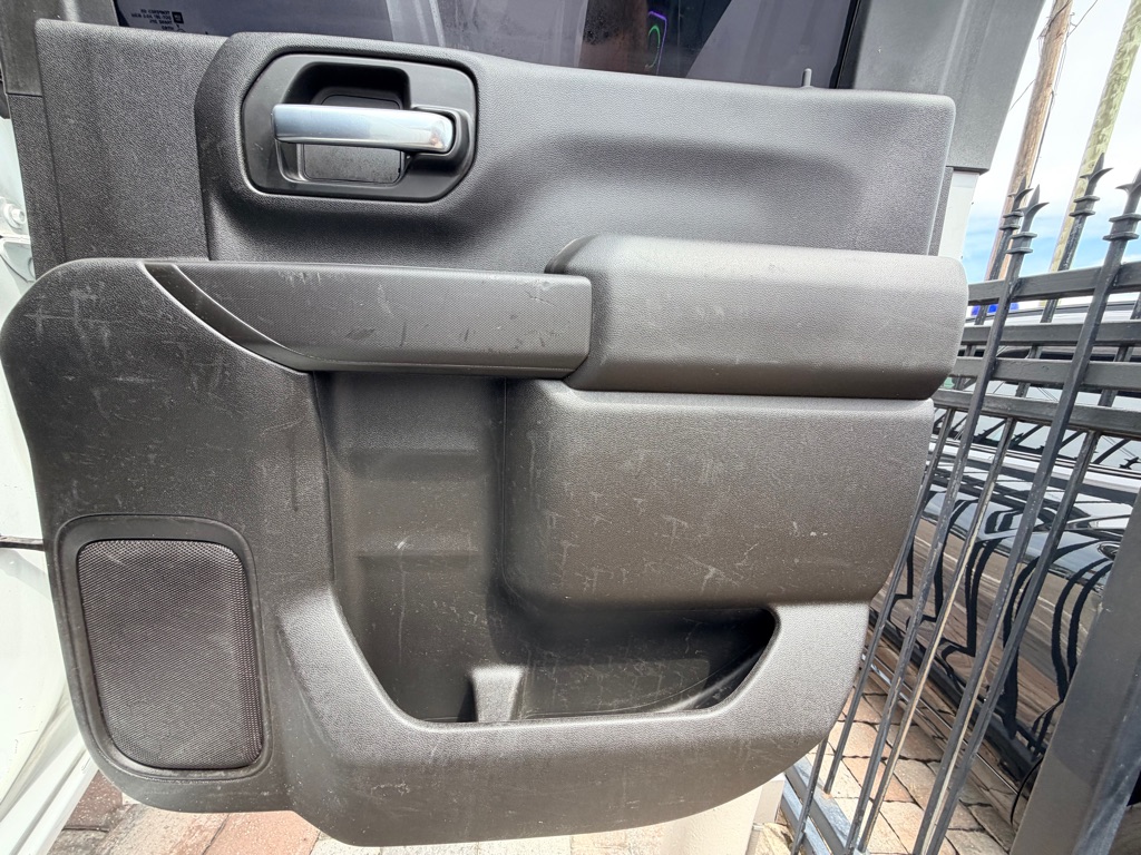 Photo 28 of this CHEVROLET SILVERADO 2500