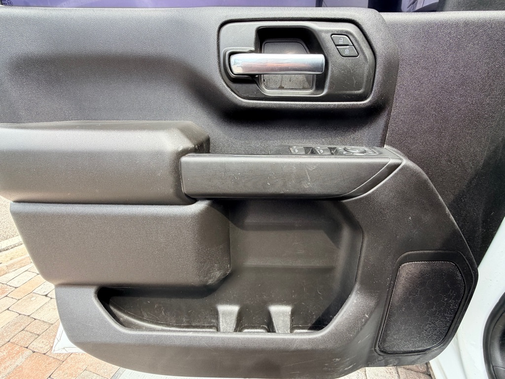 Photo 26 of this CHEVROLET SILVERADO 2500