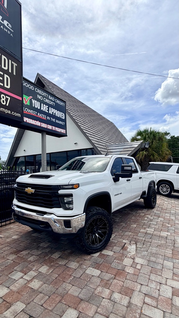 Photo 2 of this CHEVROLET SILVERADO 2500