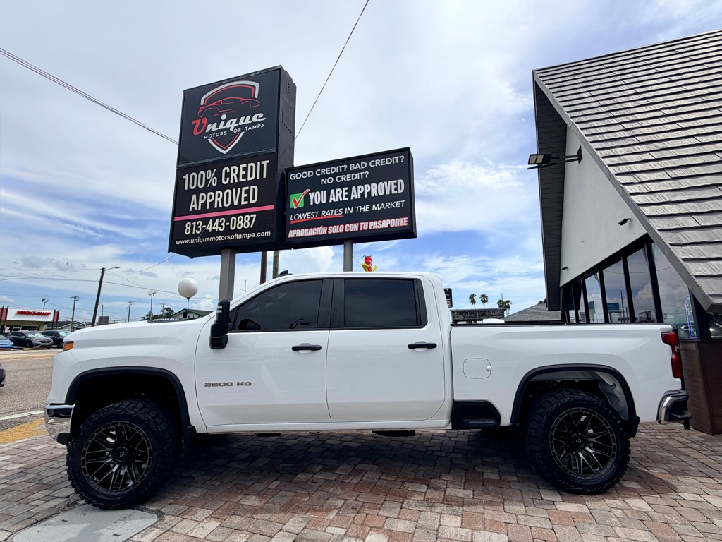 Photo 8 of this CHEVROLET SILVERADO 2500