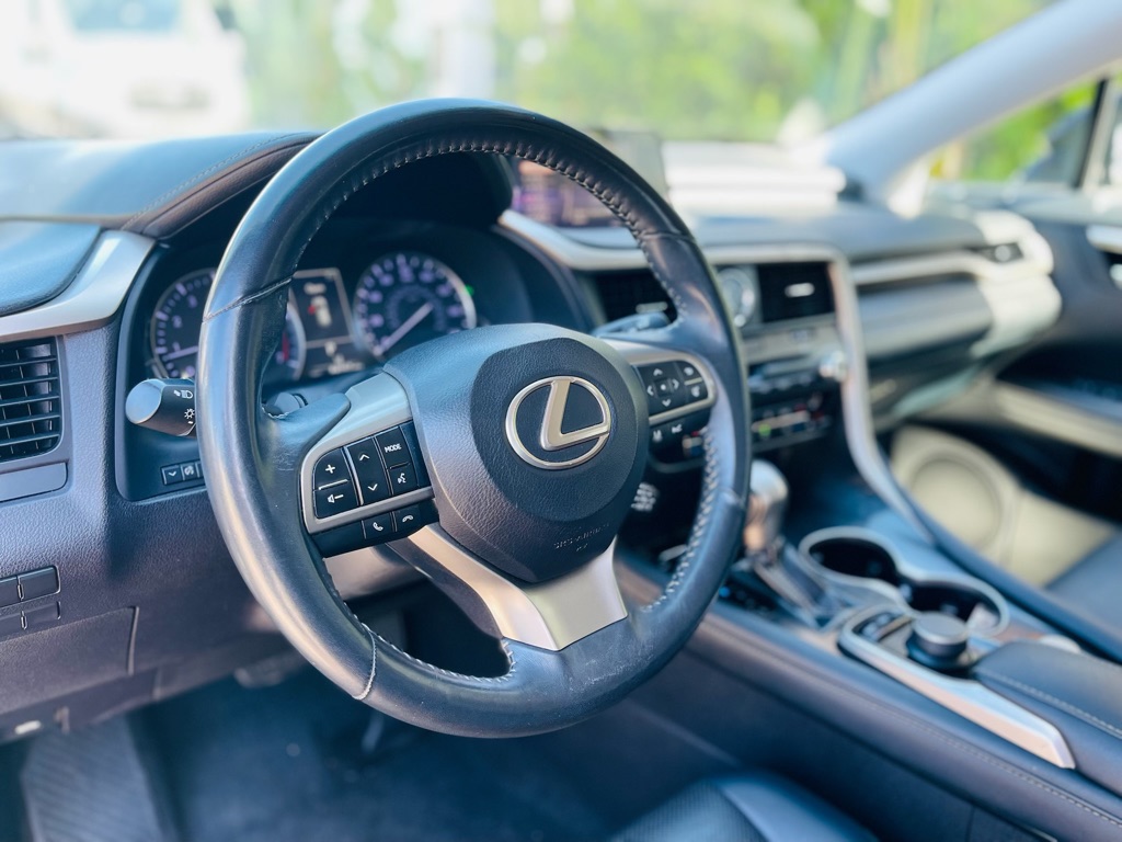 Photo 11 of this LEXUS RX
