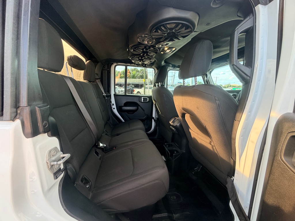 Photo 32 of this JEEP GLADIATOR