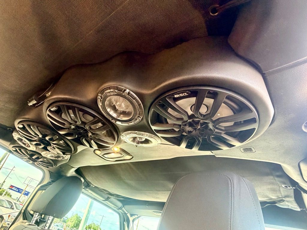 Photo 16 of this JEEP GLADIATOR