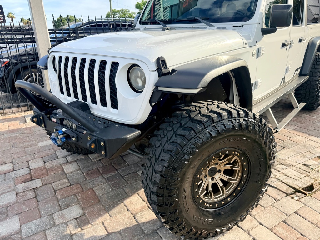 Photo 10 of this JEEP GLADIATOR