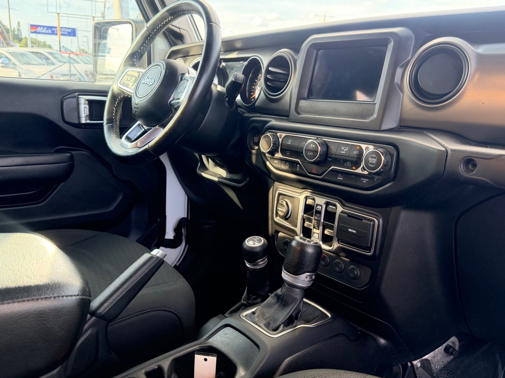Photo 18 of this JEEP GLADIATOR