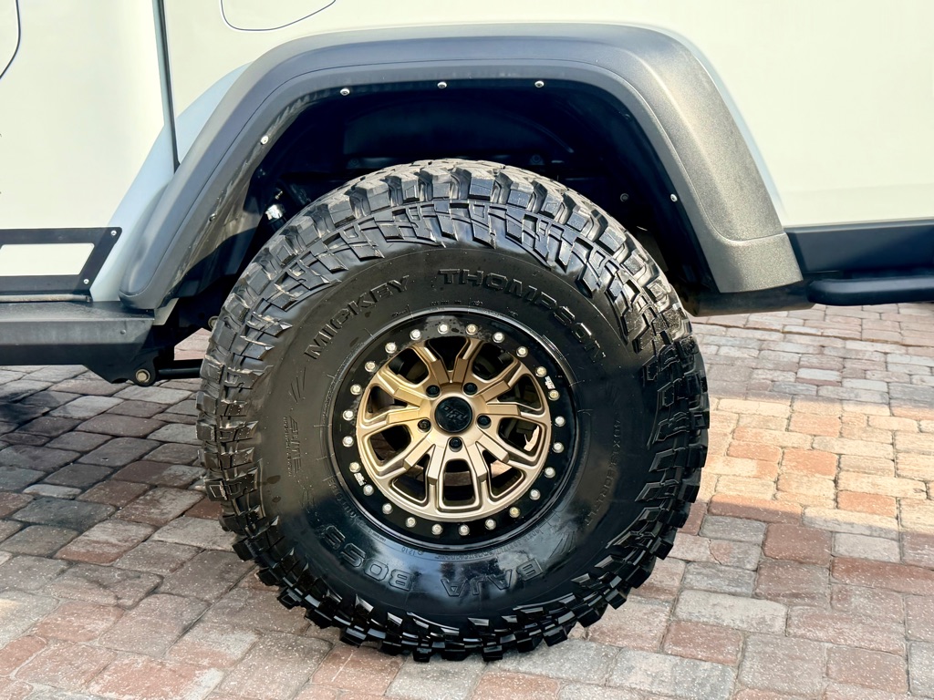 Photo 23 of this JEEP GLADIATOR