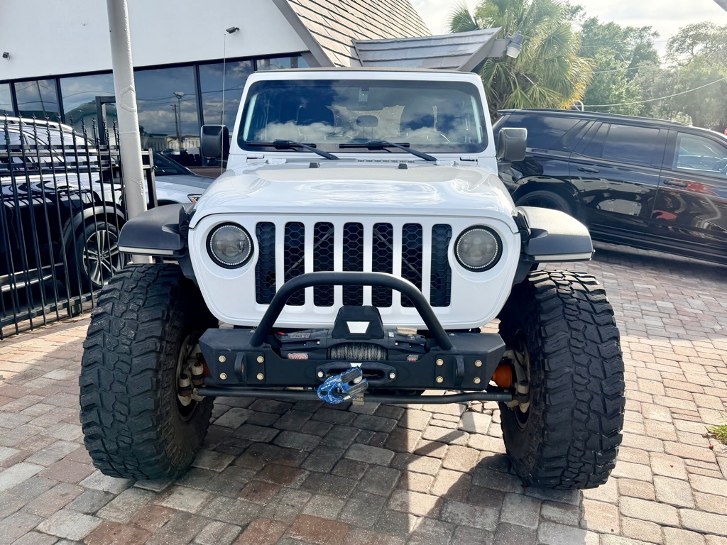 Photo 4 of this JEEP GLADIATOR