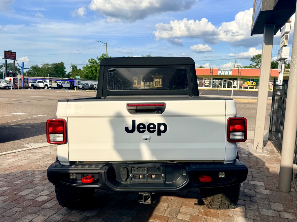 Photo 8 of this JEEP GLADIATOR