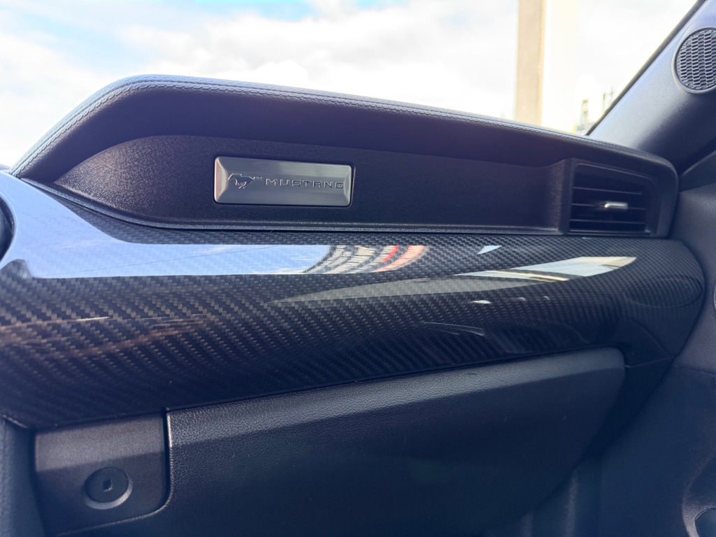 Photo 23 of this FORD MUSTANG PREMIUM